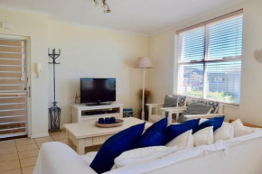 Cozy 2 Bedroom Nestled Under Devils Peak